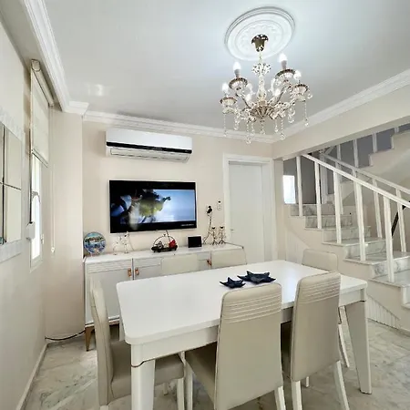 Alacati Renovated With Large Pool * Cesme